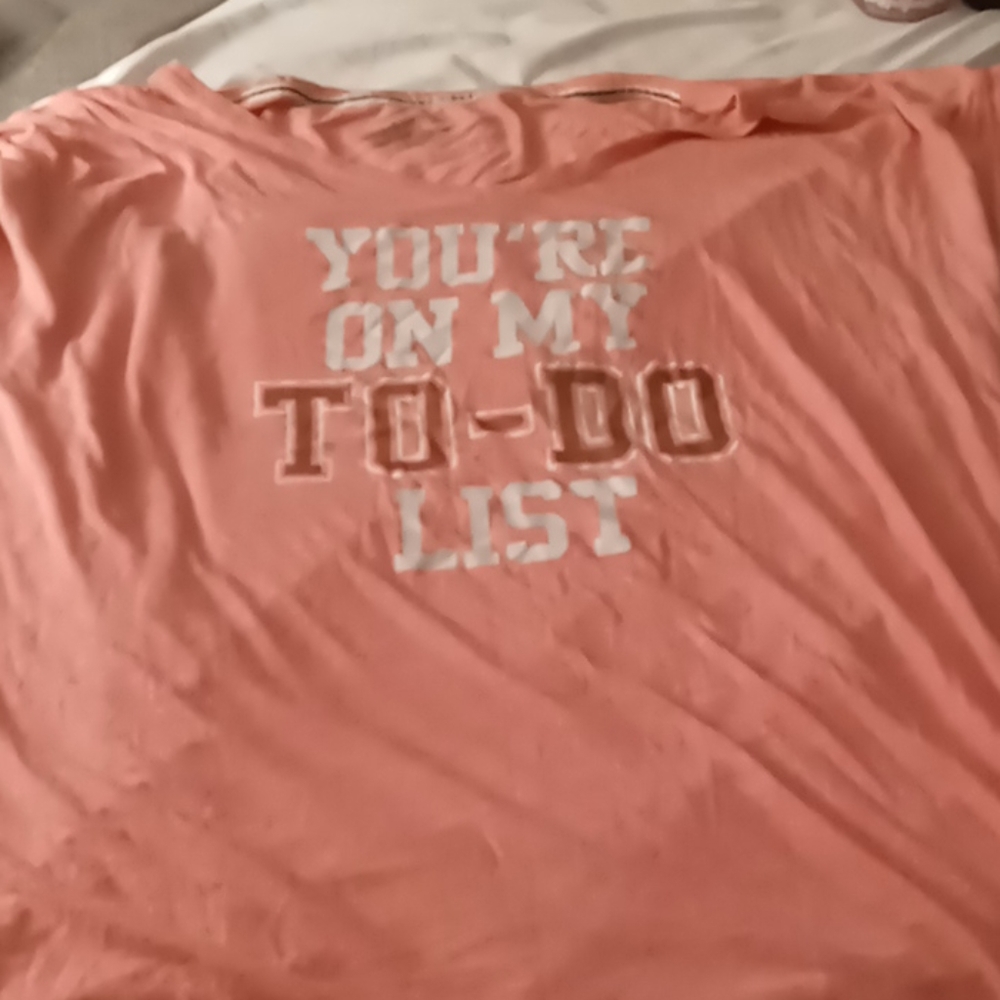 A tee shirt